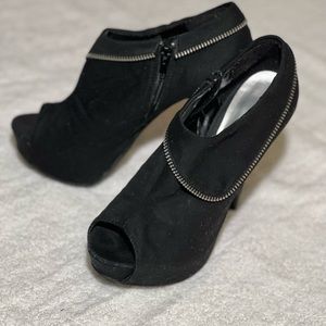 Women 5.5” Charlotte Russe zipper ankle booties